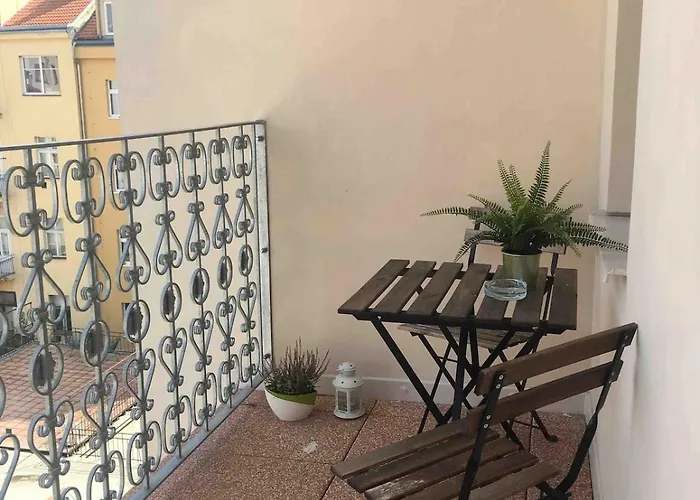 Romantic Designer Daire Prag